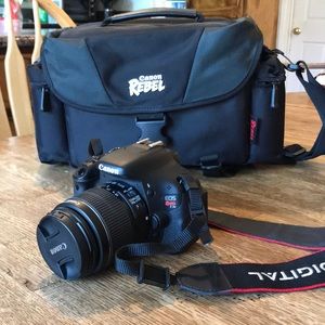 Canon EOS Rebel T3i w/ case and extra lens